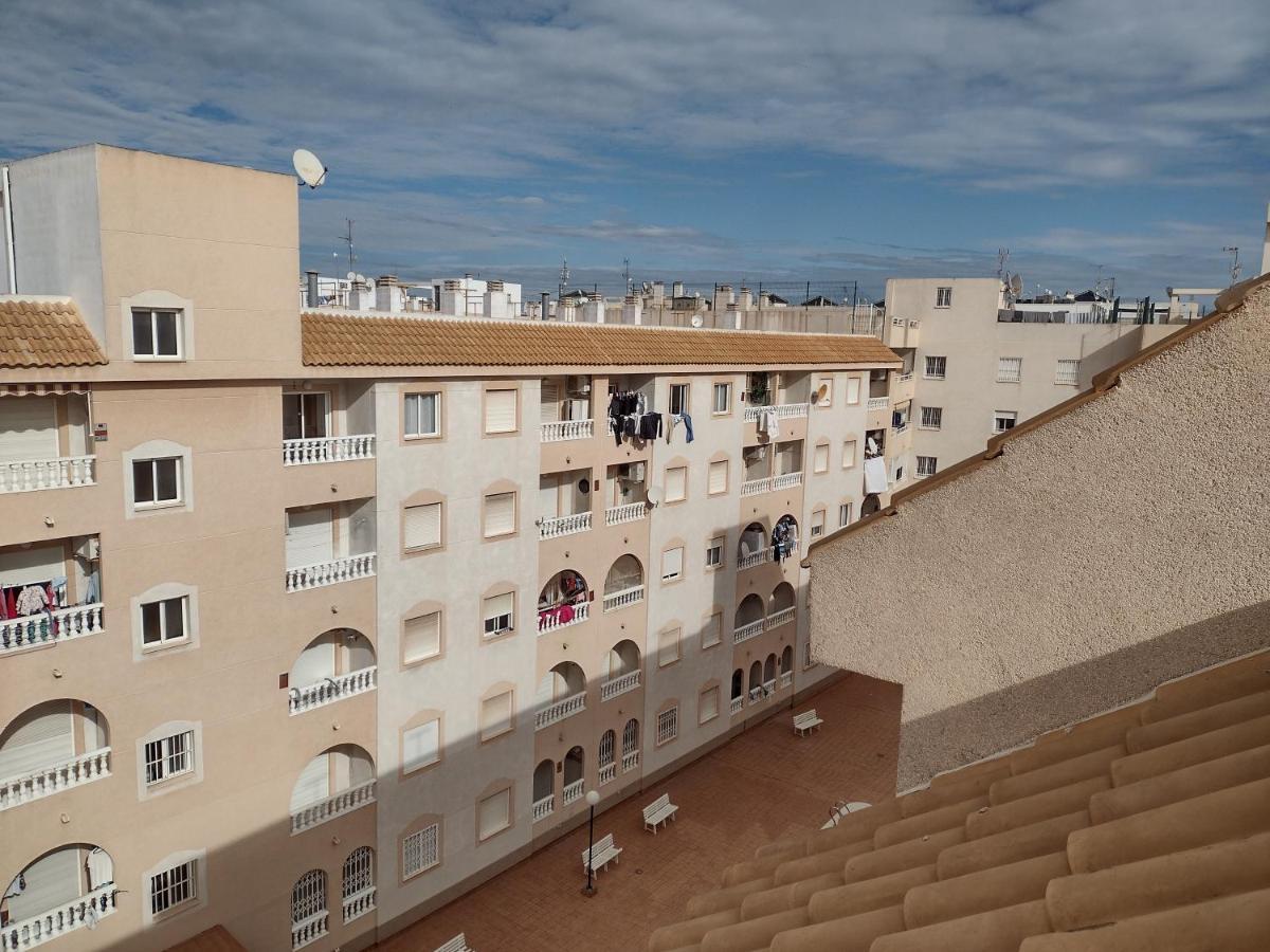 Sunny Appartment With Pool Torrevieja Center المظهر الخارجي الصورة