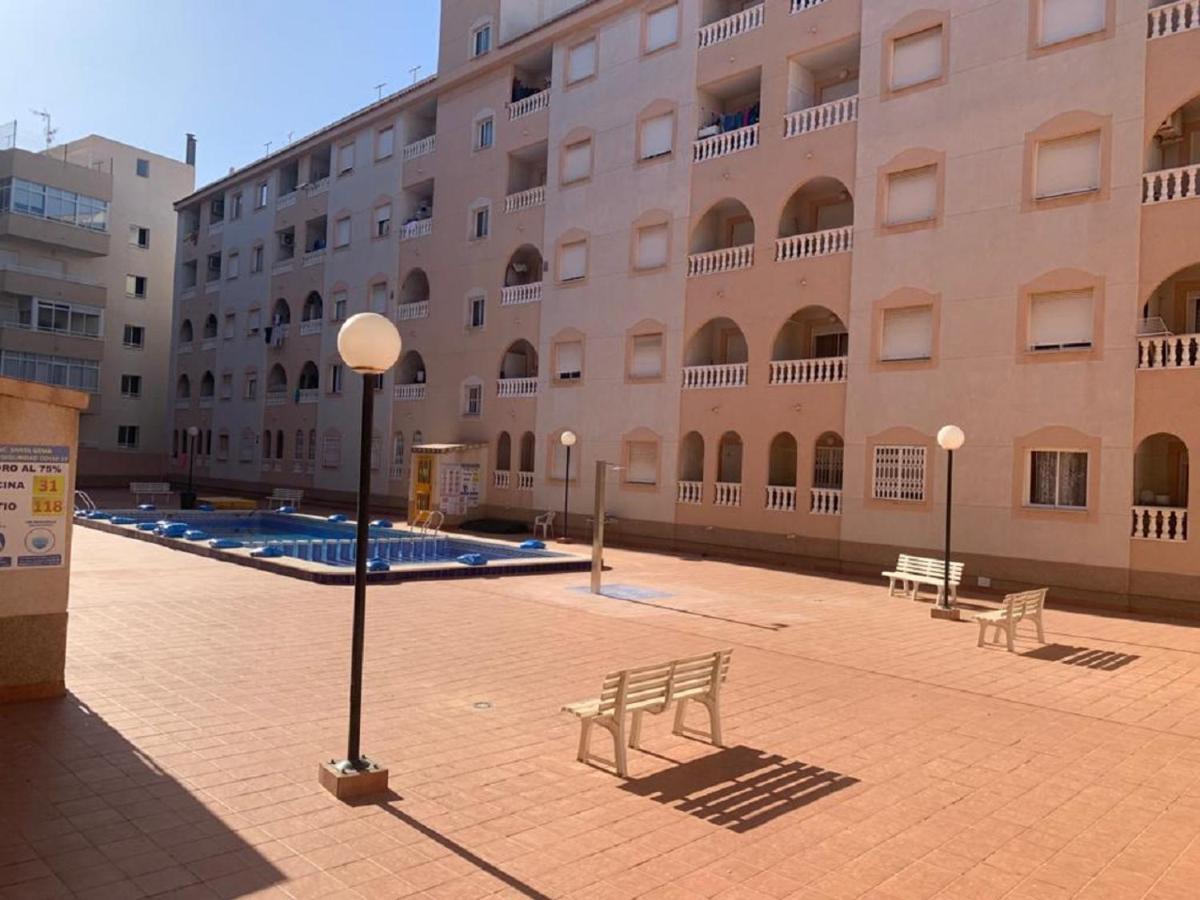Sunny Appartment With Pool Torrevieja Center المظهر الخارجي الصورة